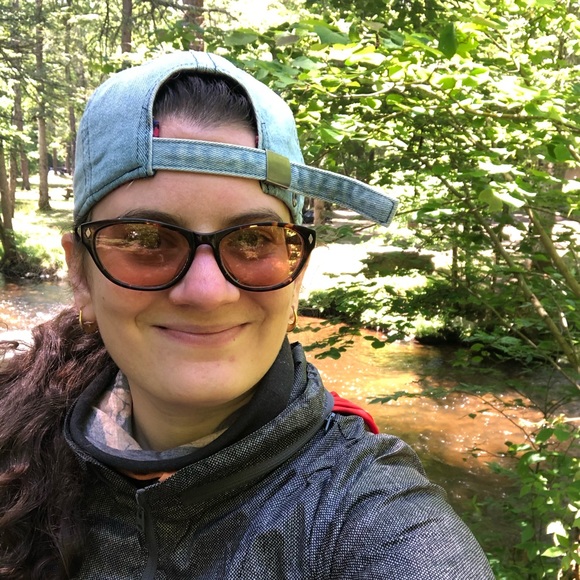 Meet your Posher, Pia - Picture 1 of 1